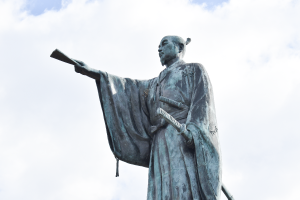 隈部氏の銅像の写真